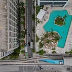 Bayside Breeze - Luxury Downtown Condo
