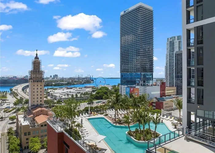 Bayside Breeze - Luxury Downtown Condo