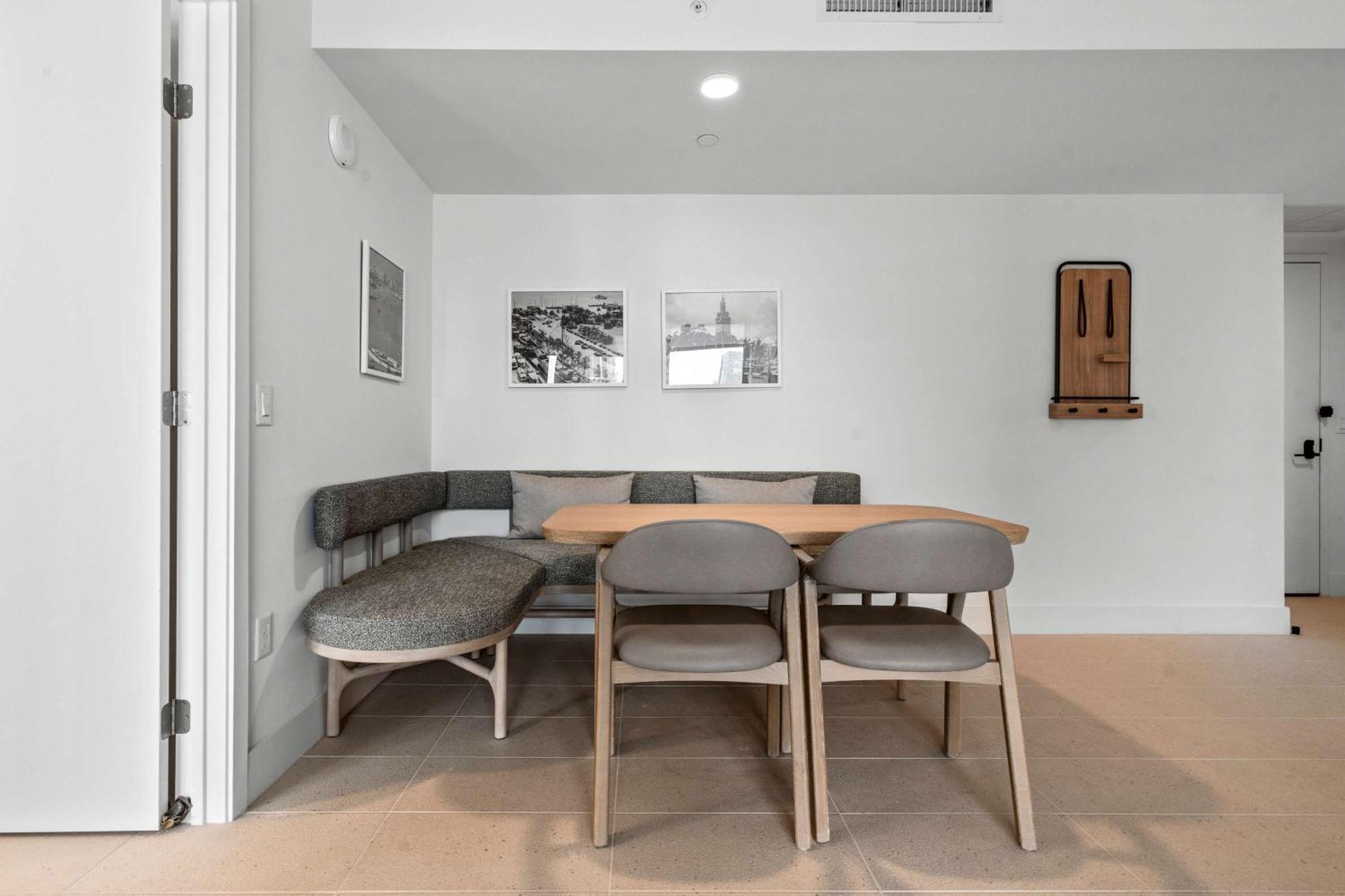 Bayside Breeze - Luxury Downtown Apartment Miami